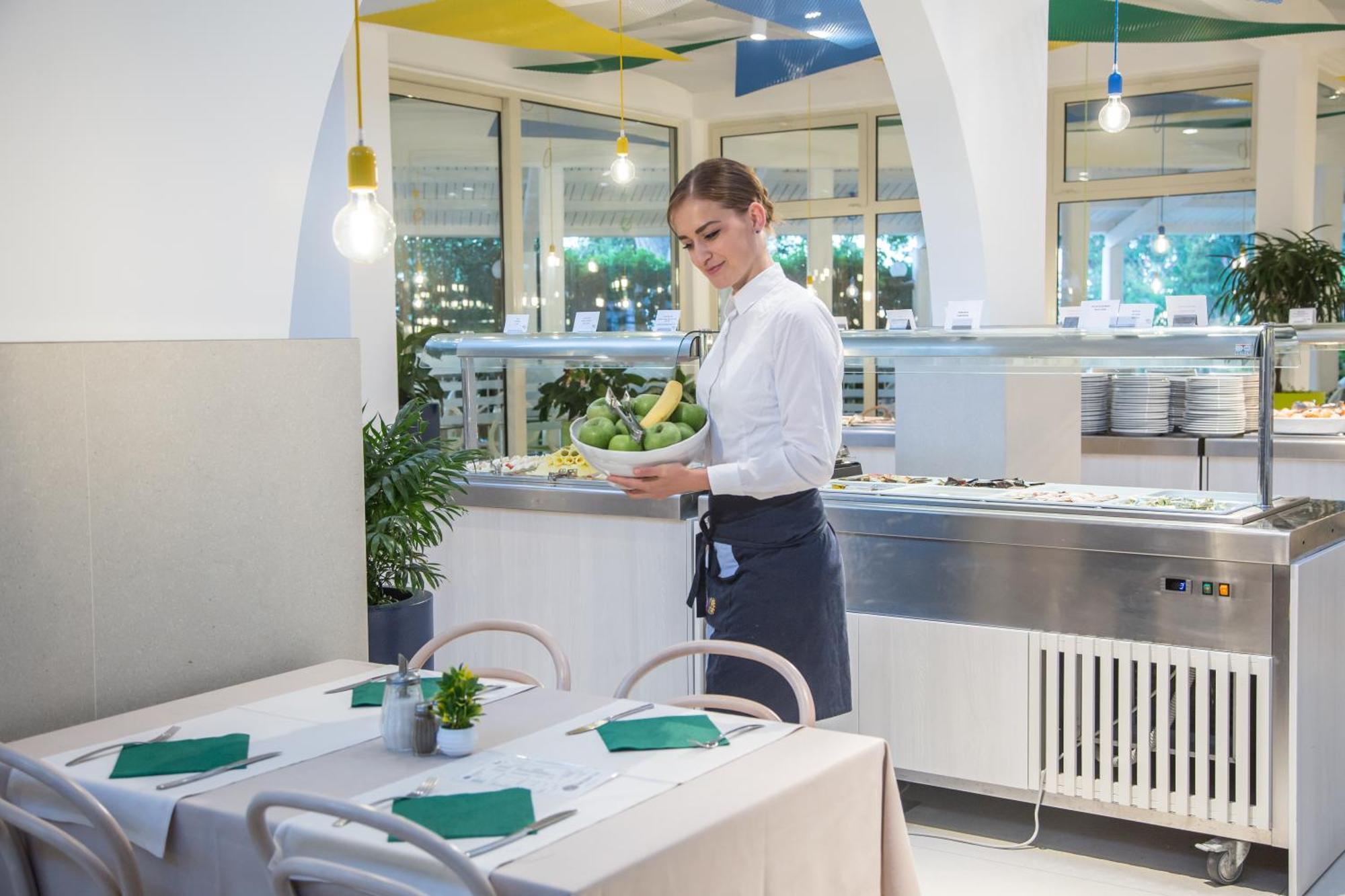 Slovenska Plaza Hotel 4*