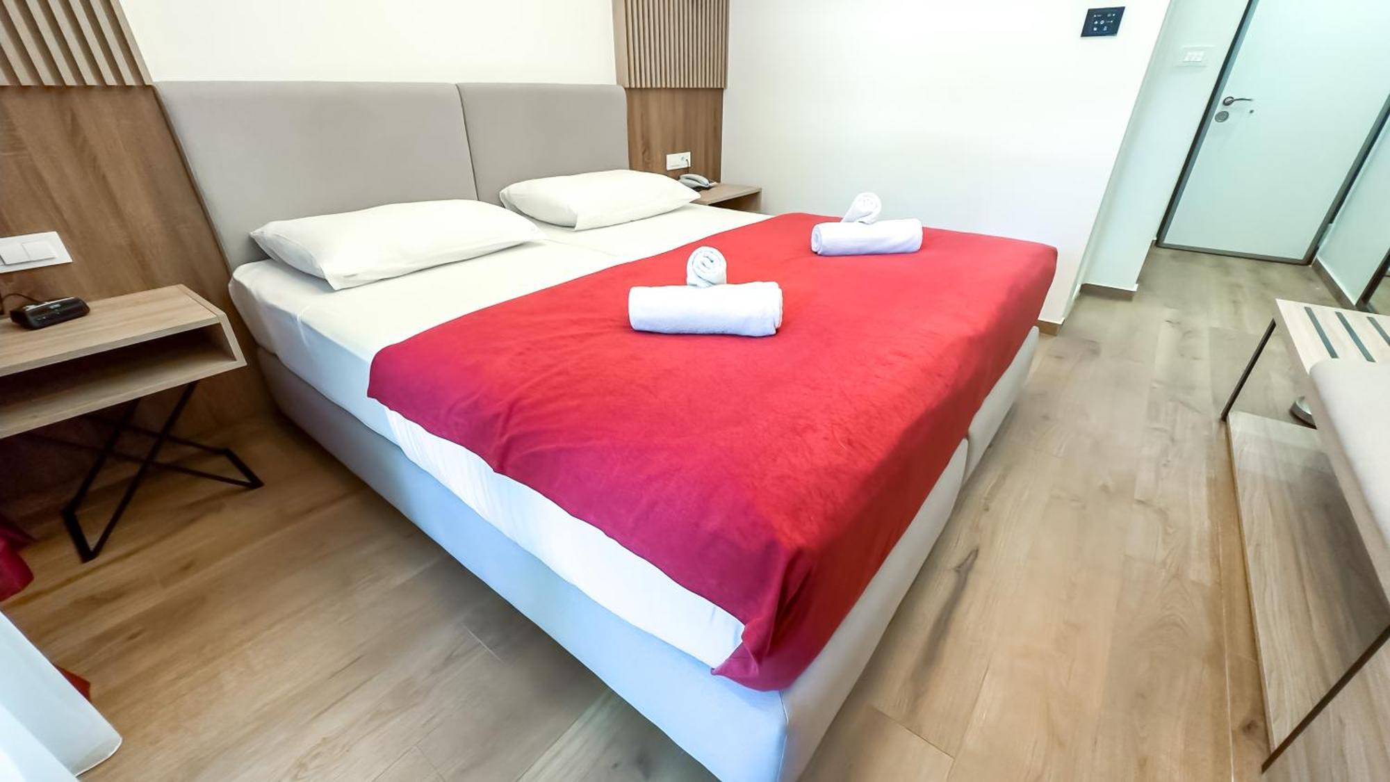 Slovenska Plaza Hotel 4*