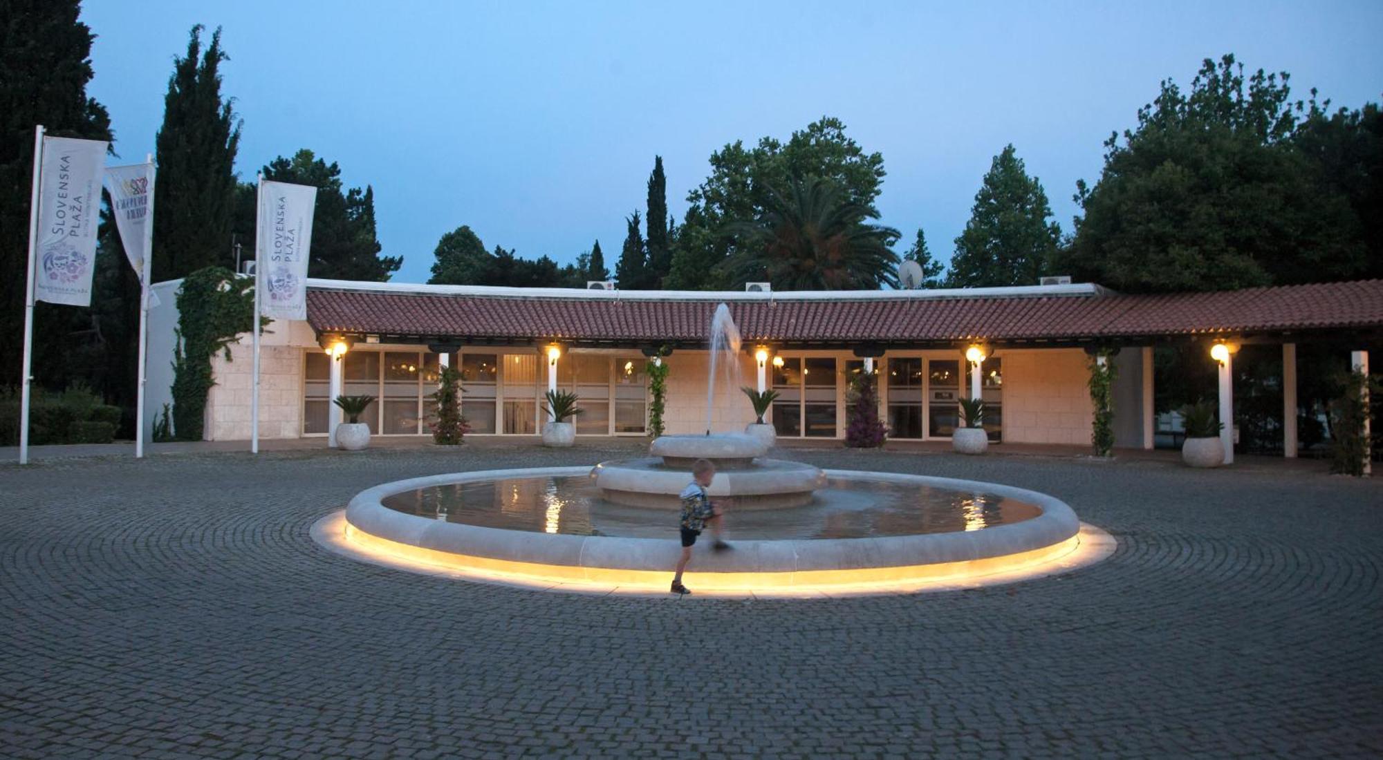 Slovenska Plaza Hotel 4*